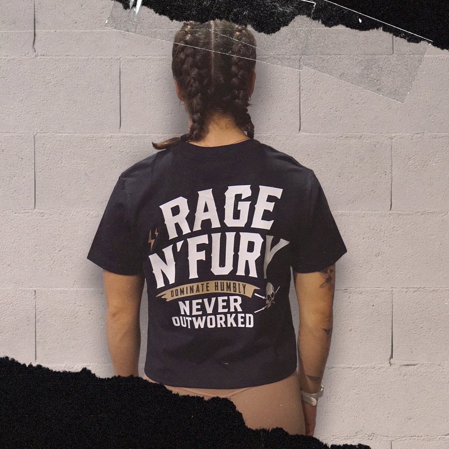 
                  
                    Tshirt Crop OUTWORKED
                  
                