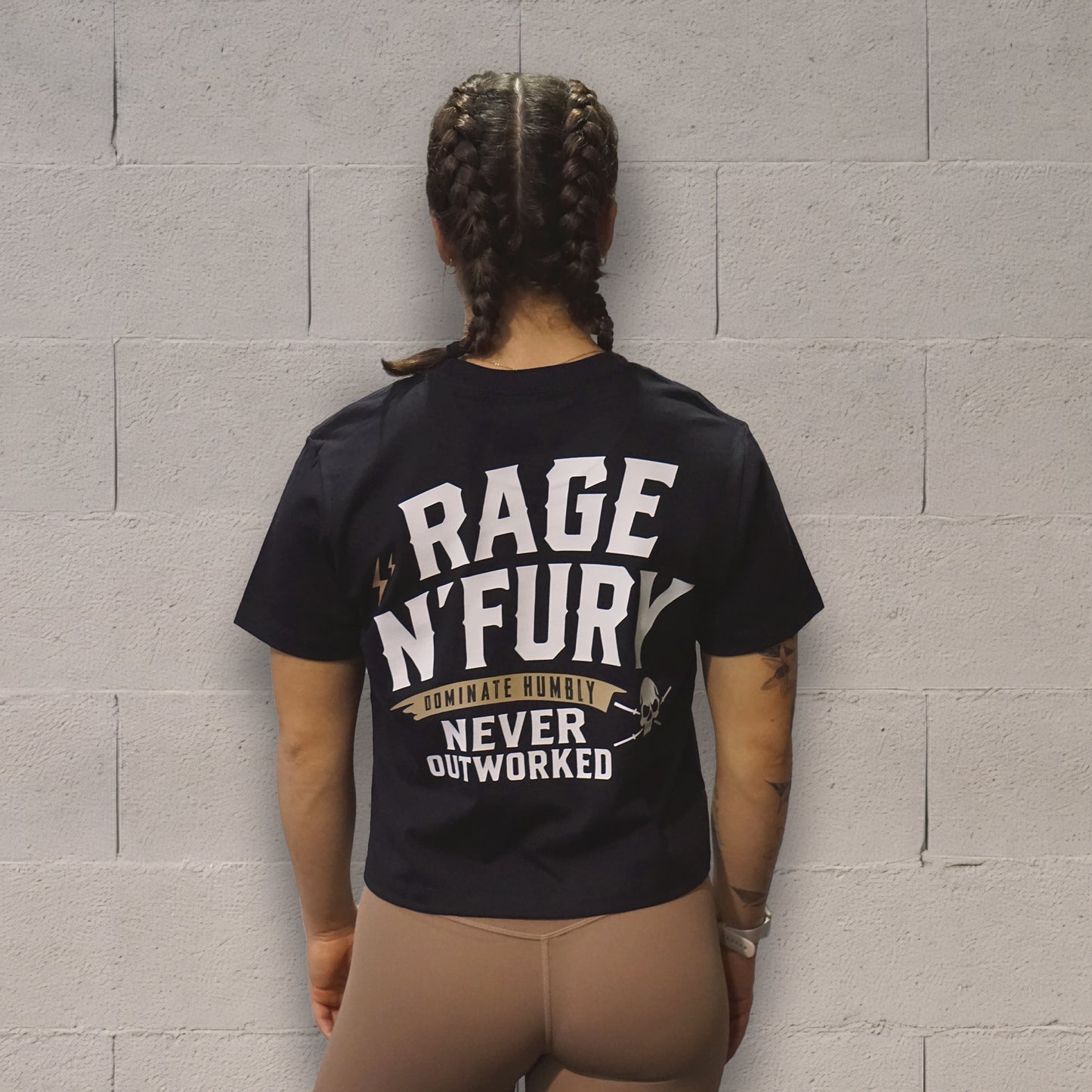 
                  
                    Tshirt Crop OUTWORKED
                  
                