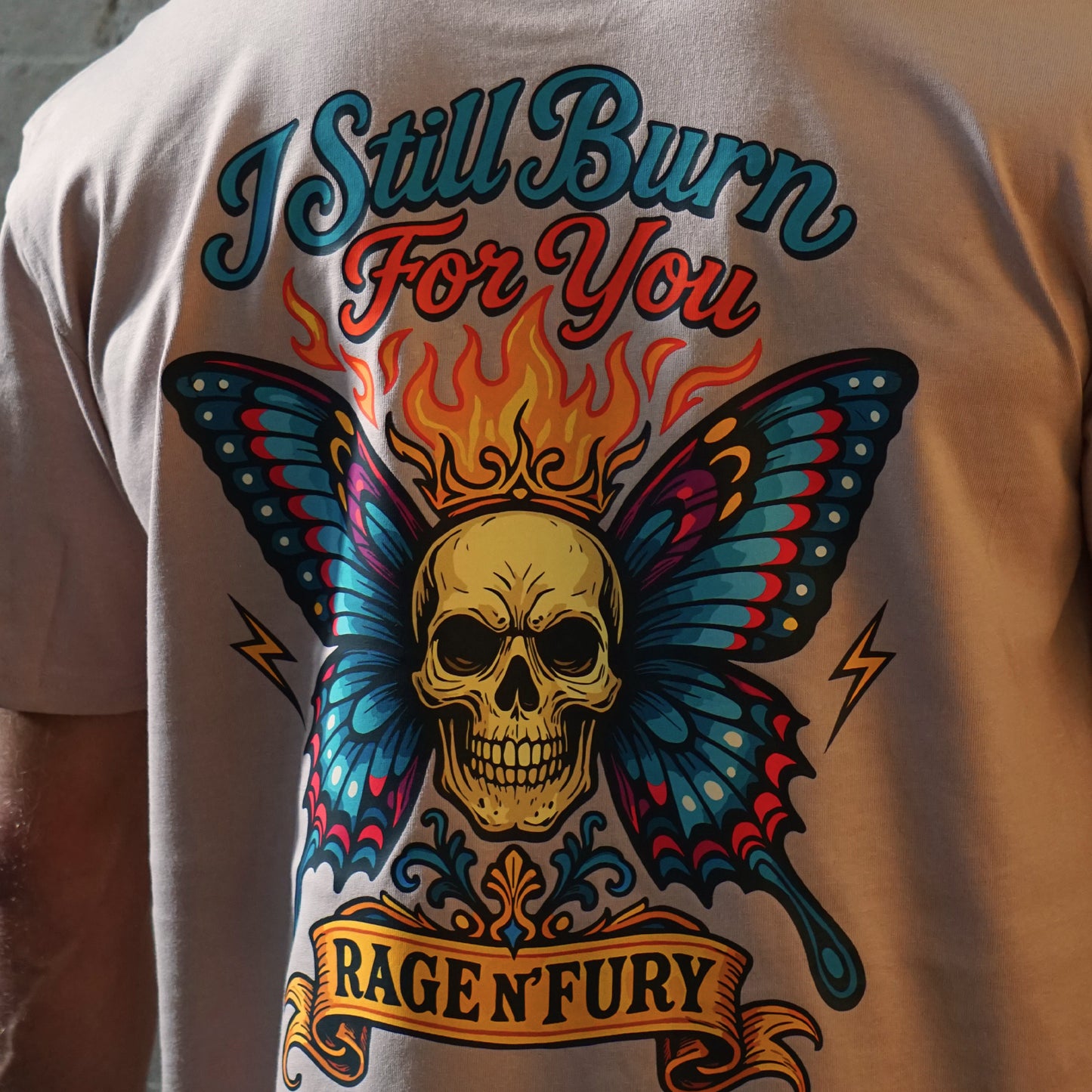 
                  
                    Tshirt Oversize Unisex BURNING WINGS
                  
                