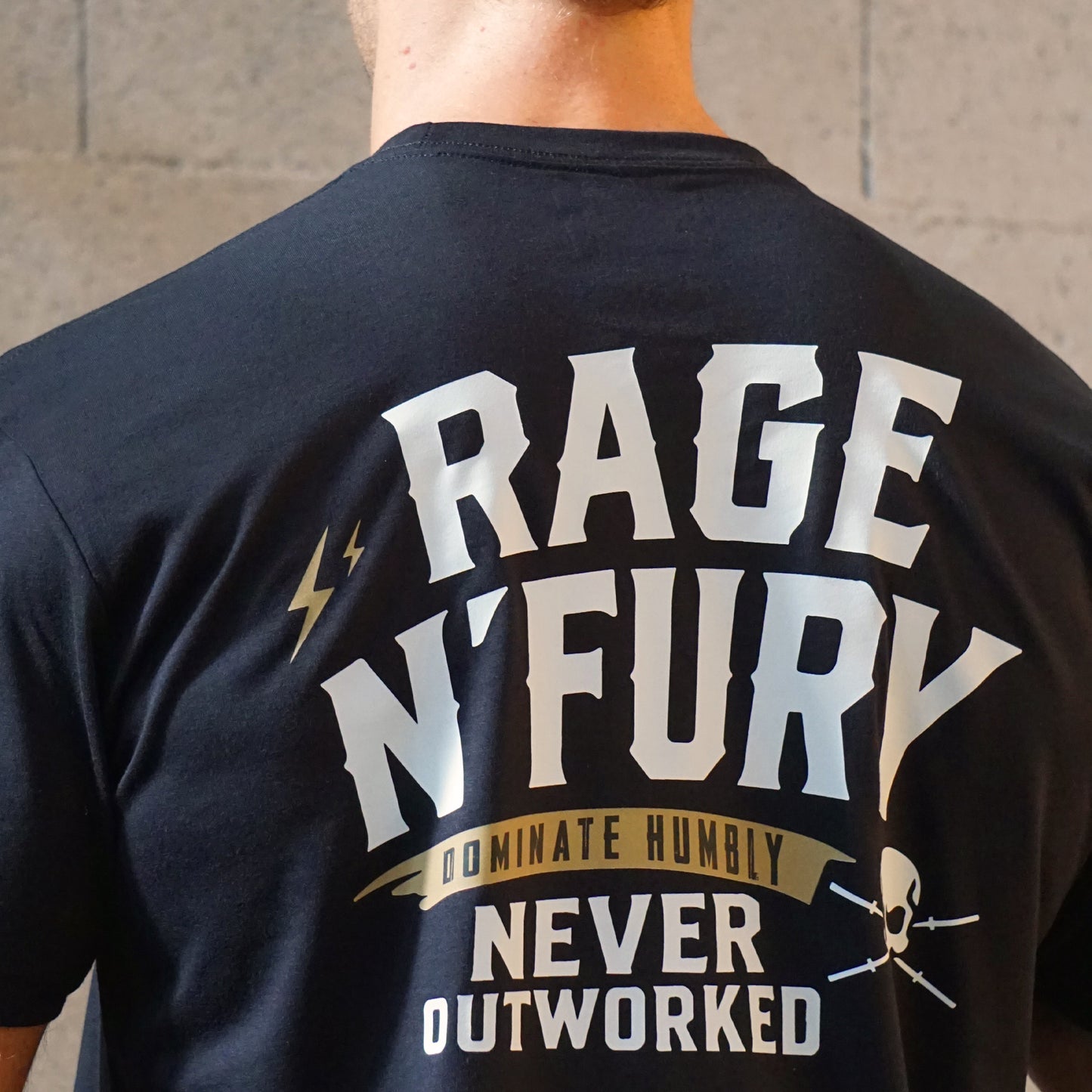 
                  
                    Tshirt classique OUTWORKED
                  
                